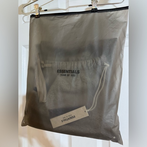 NWT FEAR OF GOD FLEECE ESSENTIAL SWEATPANT - HEATHER GRAY / M